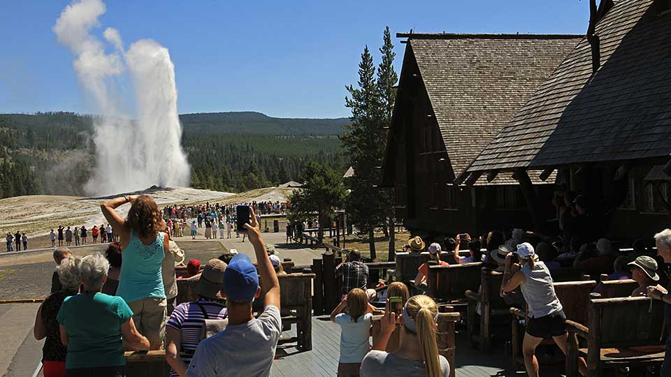 Yellowstone's Old Faithful Loop: Easy Trail, Epic Geothermal Sights